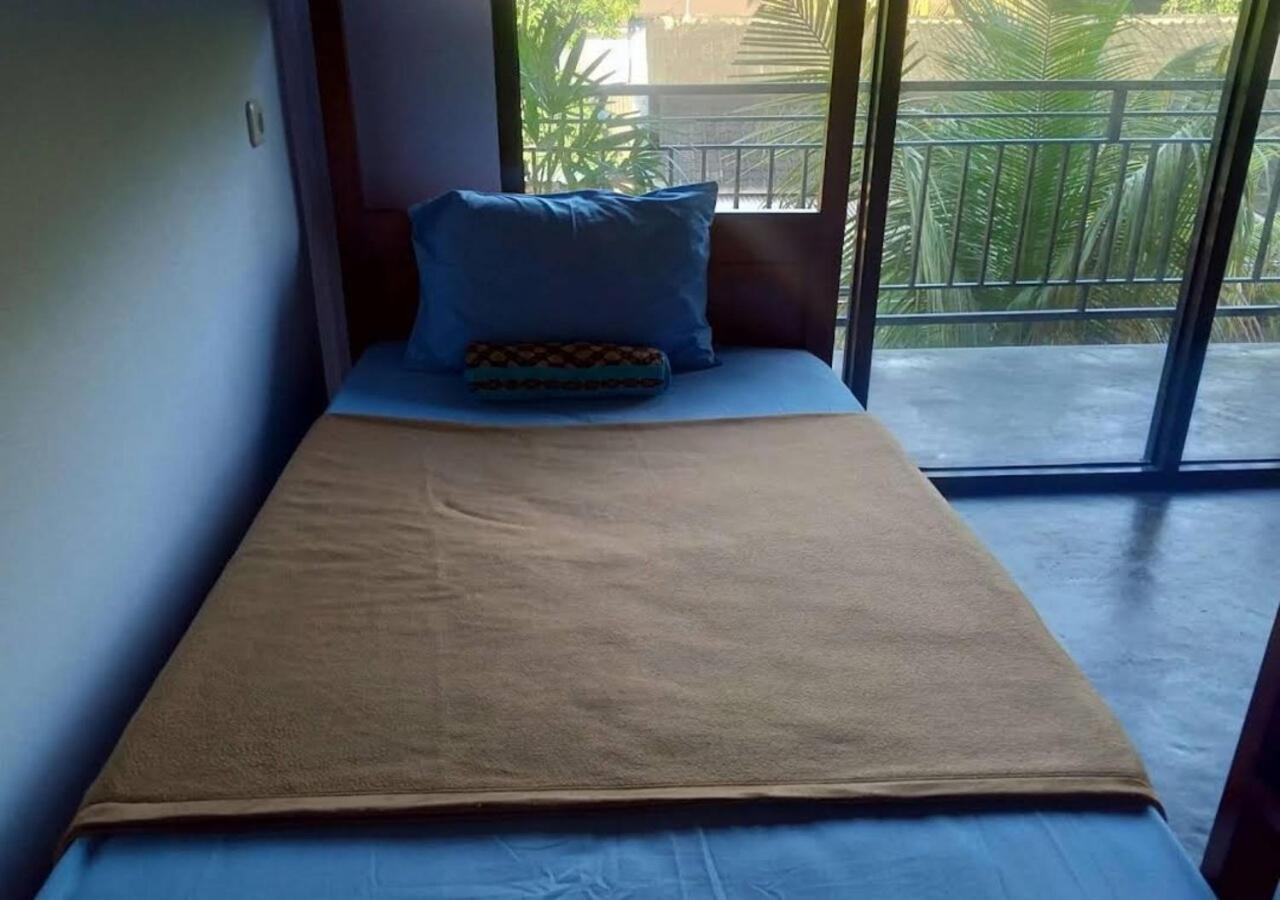 Merendeng Hostel Kuta Kuta  Екстериор снимка