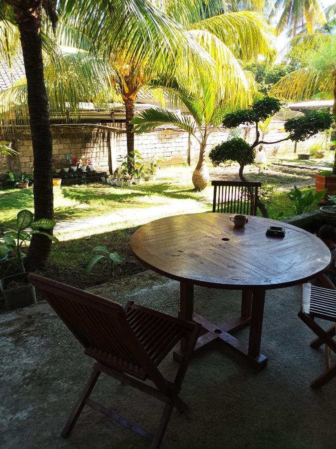 Merendeng Hostel Kuta Kuta  Екстериор снимка