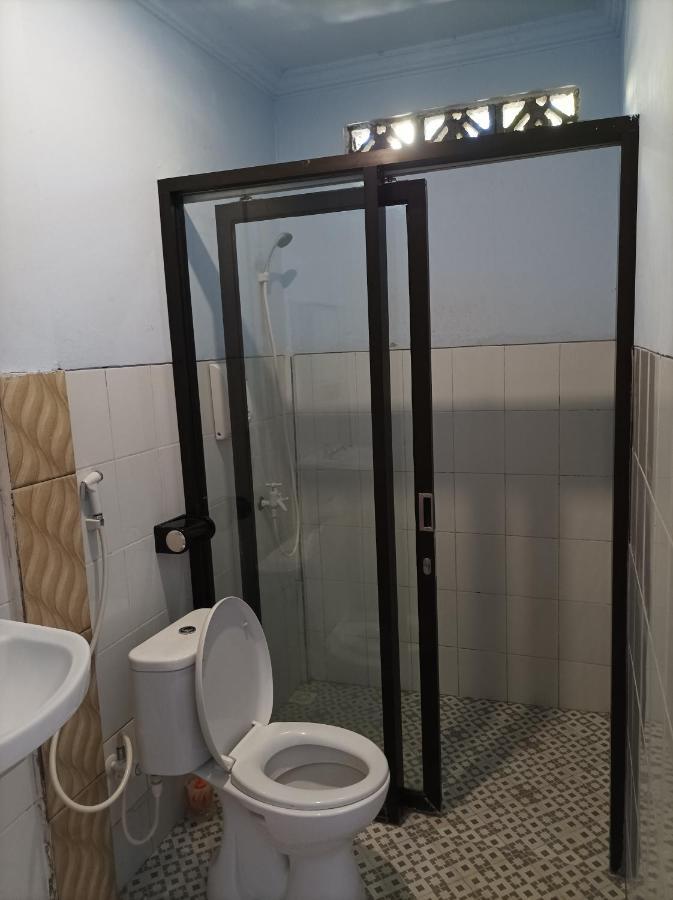 Merendeng Hostel Kuta Kuta  Екстериор снимка